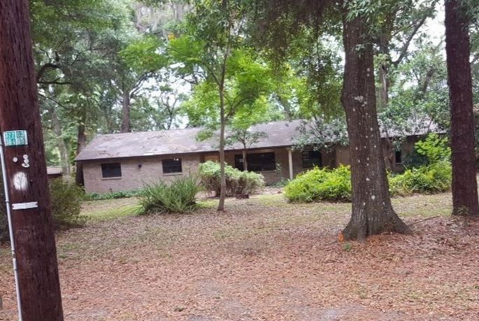 3706 Crestwood Dr, Valrico, FL 33596