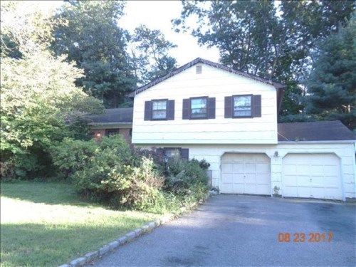 16 HOLLIS RD, East Brunswick, NJ 08816