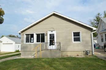 1202 Bacon St, Pekin, IL 61554