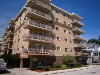 7443 Washington St Apt 203, Forest Park, IL 60130