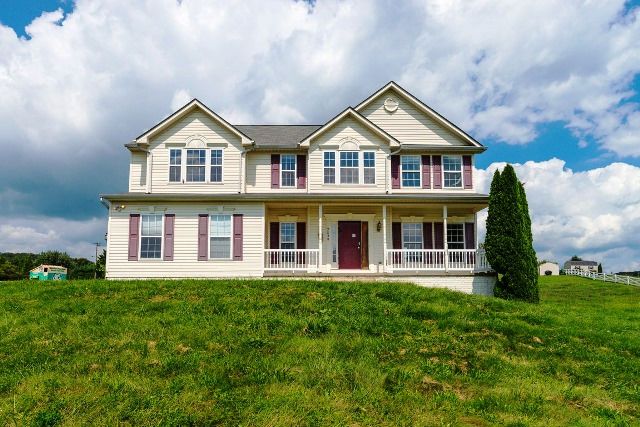 2828 Snydersburg Rd, Hampstead, MD 21074