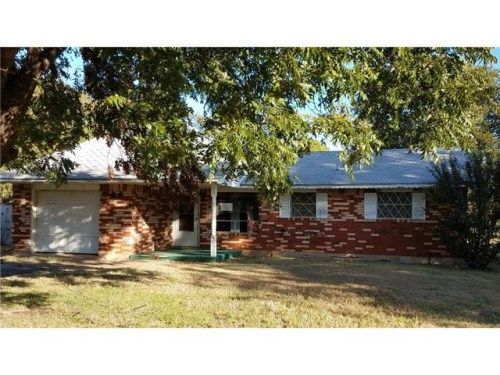 625 E Ohio St, Walters, OK 73572