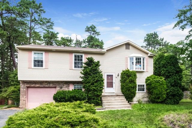 4 Prince Charles Court, Marlton, NJ 08053