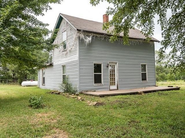 17915 Edwards Rd, Valley Falls, KS 66088