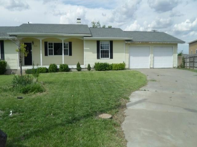 400 N Wildcat Ct, Hugoton, KS 67951