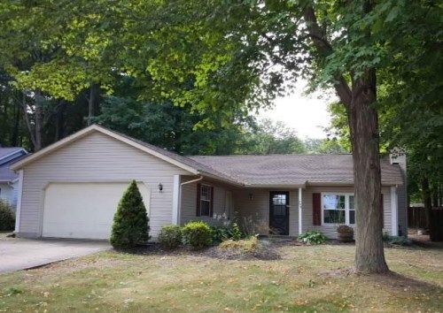 288 E Parkway Dr, Madison, OH 44057