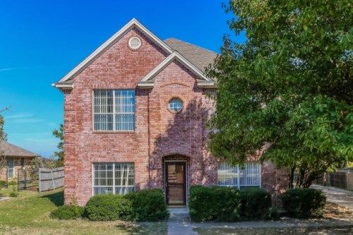 10300 Gray Oak Ln, Fort Worth, TX 76108