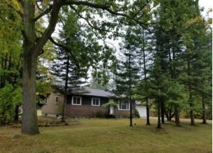 515 Farr St, Commerce Township, MI 48382