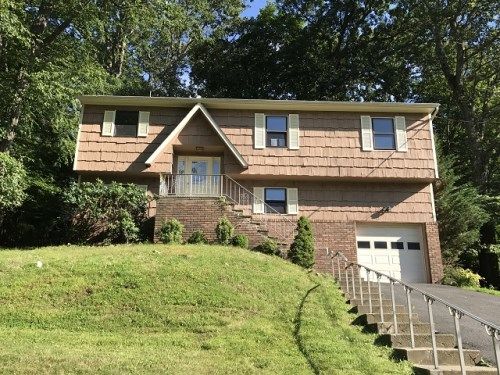 5 Fordham Trl, Hopatcong, NJ 07843