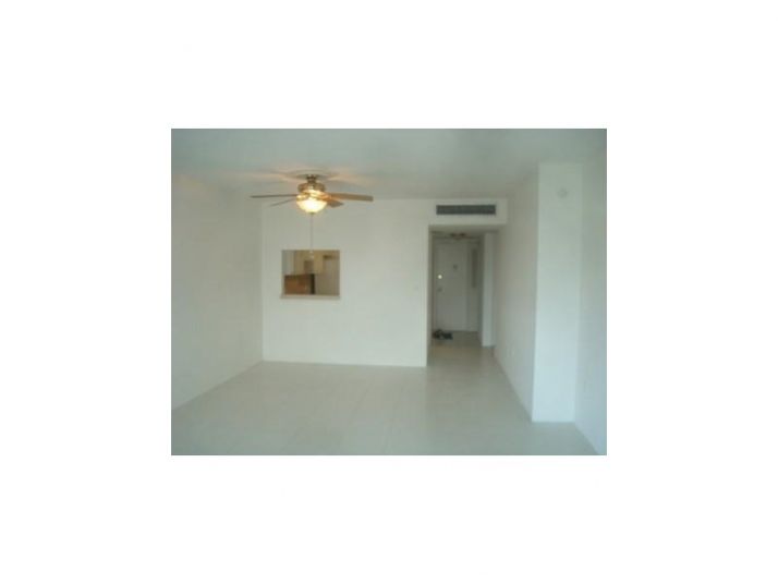 20100 W Country Club Dr # PH-03, Miami, FL 33180