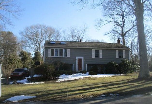 46 Crabtree Ln, Abington, MA 02351