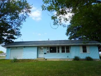 1717 W Leonard Dr, Chillicothe, IL 61523