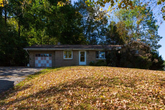 6332 Churchill Rd, Bethel Park, PA 15102