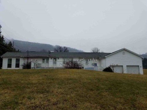 103 Mountain Rd, Sugarloaf, PA 18249