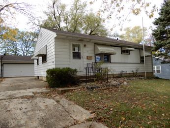 13 4th Dr, Decatur, IL 62521