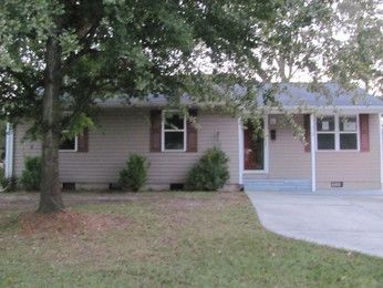 518 Henderson Dr, Jacksonville, NC 28540