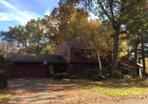 209 Woodscape Dr, Albany, NY 12203