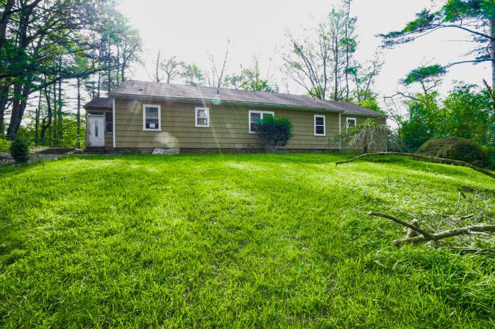 17 Gardner Ave, Sturbridge, MA 01566