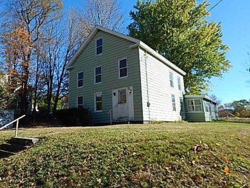 29 Pleasant St, Royalston, MA 01368