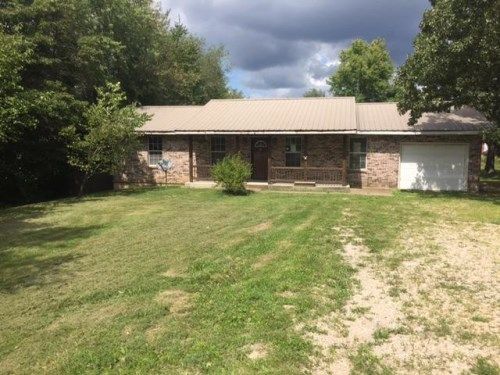 610 W 4th St, Dixon, MO 65459