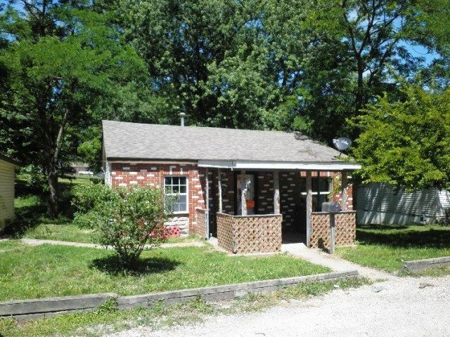 365 Young St, Saint Clair, MO 63077