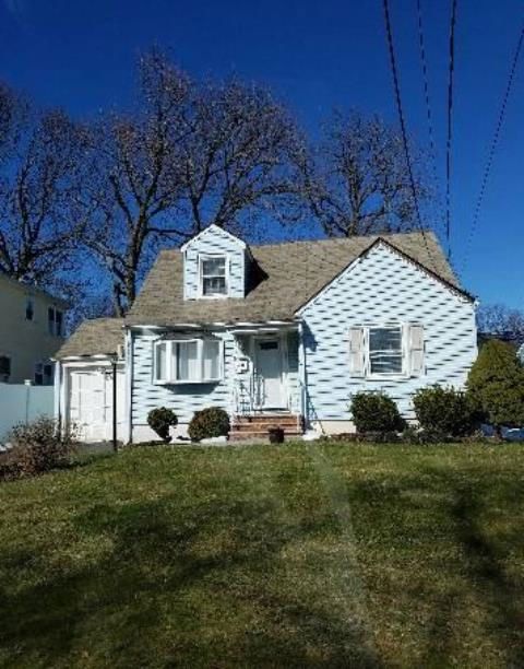 15 5th Ave, Linden, NJ 07036