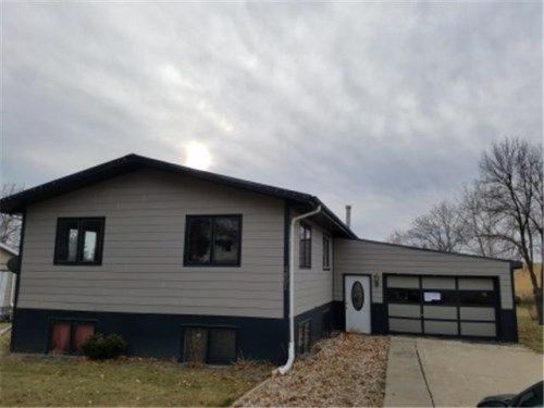 812 Nichol St, Mandan, ND 58554