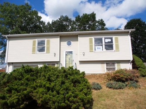 35 Village Greeen Dr, New Britain, CT 06053