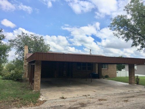 408 Mccarver Dr, Ballinger, TX 76821