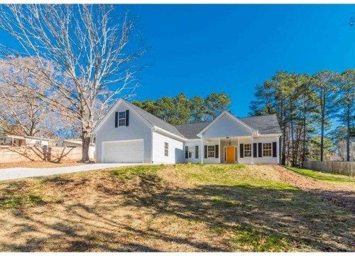 6874 Mohawk Dr SE, Acworth, GA 30102