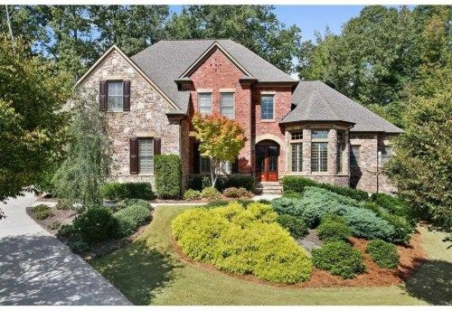 1080 Westcroft Ln, Roswell, GA 30075