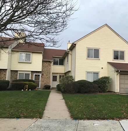 106 Chatham Ct, Hightstown, NJ 08520