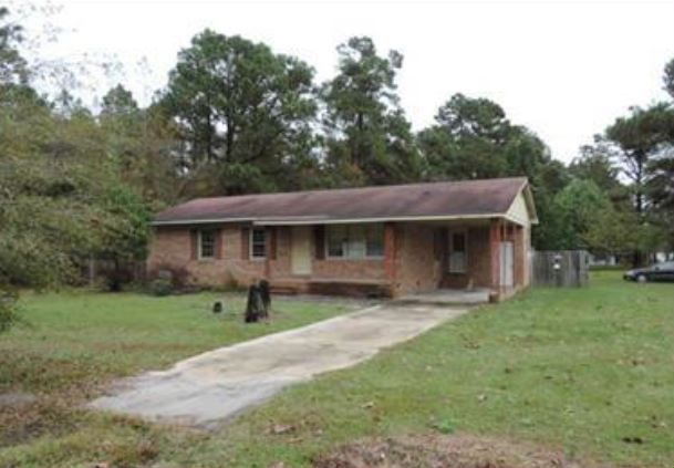 1142 Moores Ln, Lumberton, NC 28358