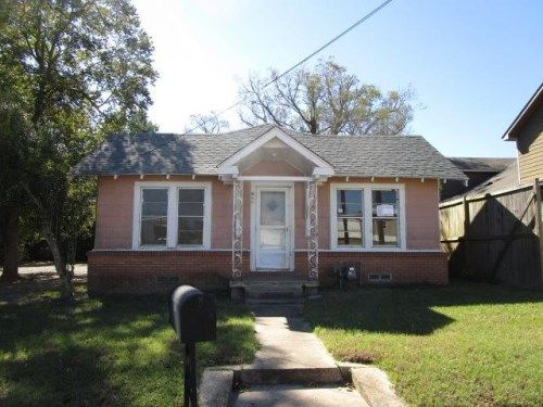 106 Houston St, Center, TX 75935