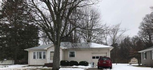 738 Dixie Dr, Benton Harbor, MI 49022