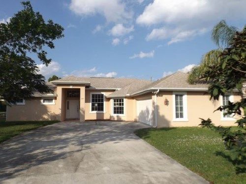 2497 SE Dogwood Ave, Port Saint Lucie, FL 34952