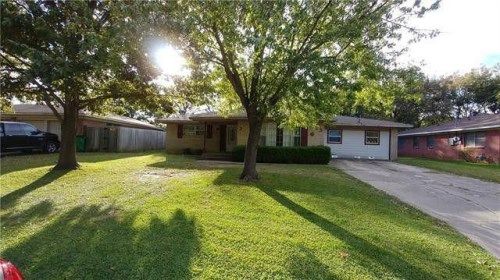 1207 ELMWOOD, Gainesville, TX 76240