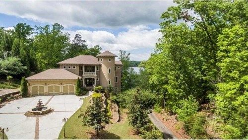 562 Bayberry Crossing Dr, Gainesville, GA 30501