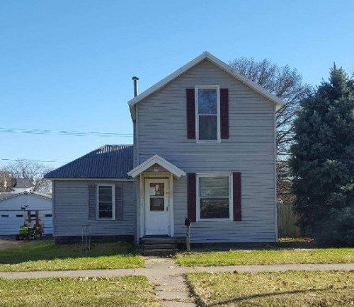 1703 Pershing Blvd, Clinton, IA 52732