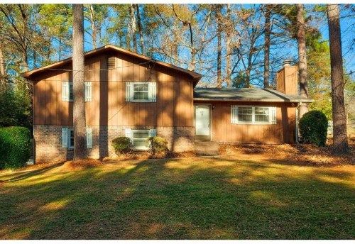 5049 Wycliffe Dr, Stone Mountain, GA 30087