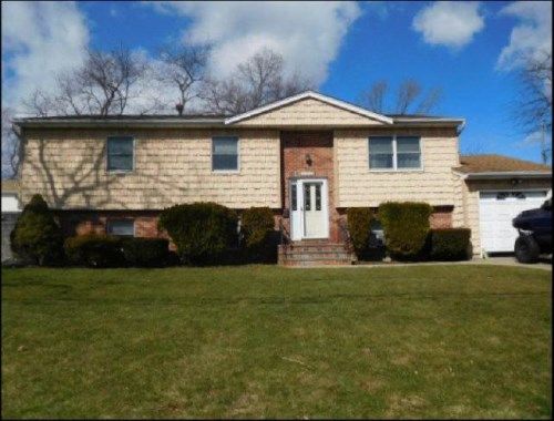 1534 9th St, West Babylon, NY 11704