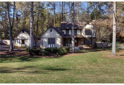 817 Pine Ridge Dr, Stone Mountain, GA 30087