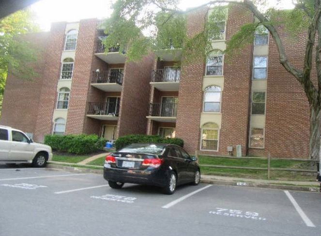 3334 Woodburn Village Dr Apt 31, Annandale, VA 22003