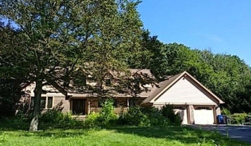 22 Quartz Ln, Trumbull, CT 06611