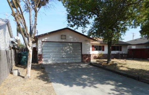 2216 Richard Ave, Sanger, CA 93657