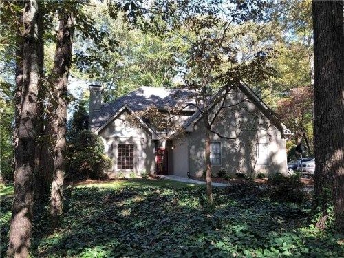 181 W Lake Dr, Roswell, GA 30075