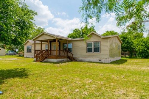 310 S Live Oak Street, Marion, TX 78124