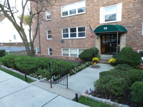 12 Hillside Ave Apt B4, Nutley, NJ 07110