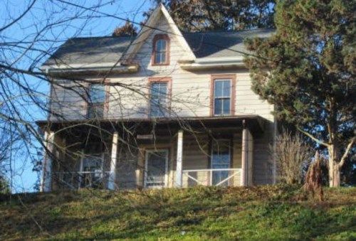 913 Easton Rd, Riegelsville, PA 18077