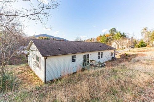 27 Slick Rock Rd, Leicester, NC 28748